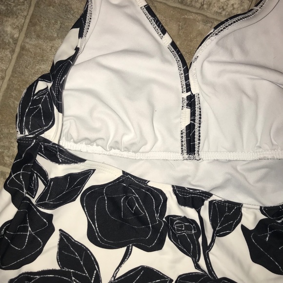 CATALINA 16W SWIMSUIT TOP BLACK AND WHITE - Picture 4 of 5